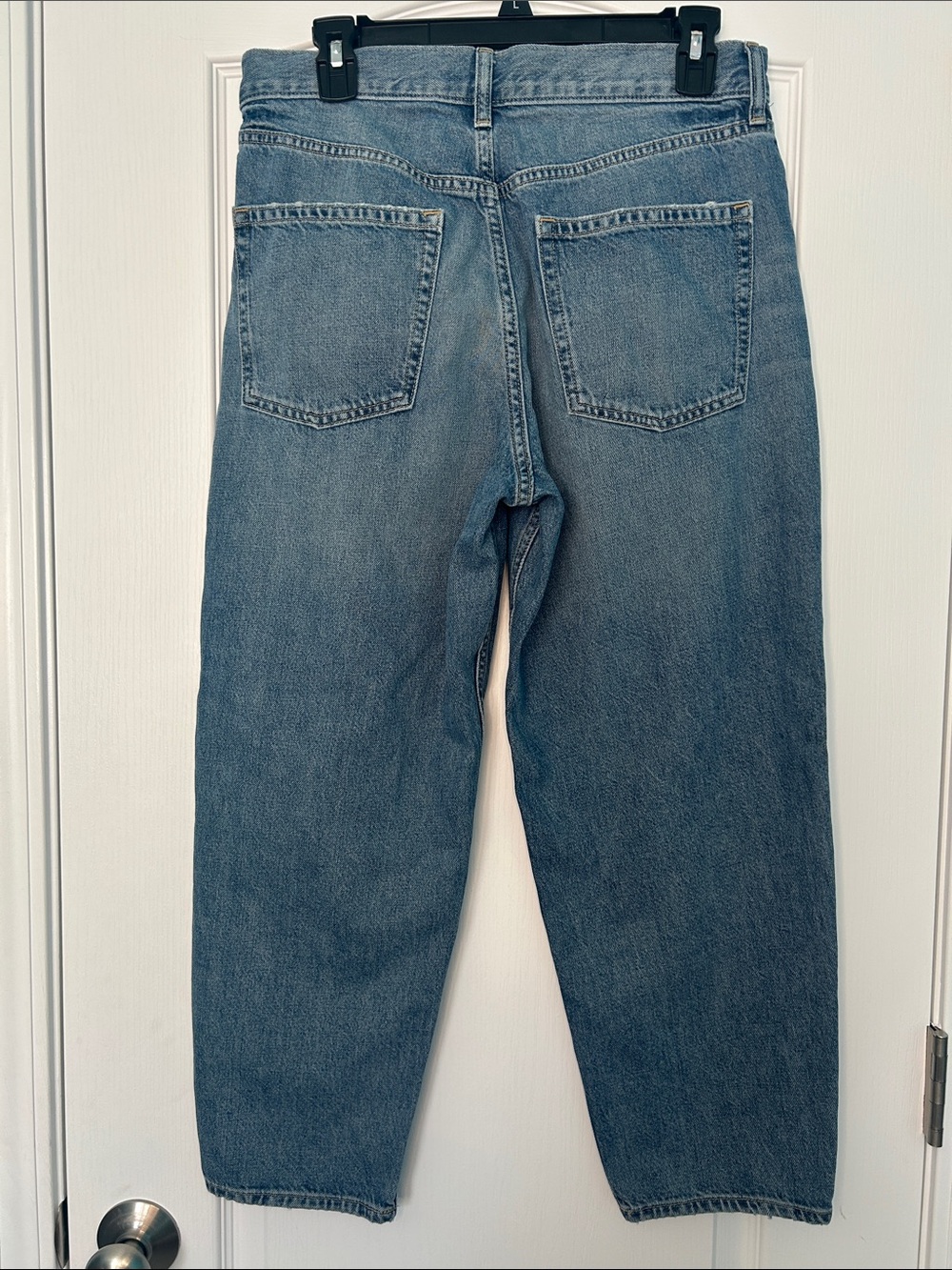 GAP Jeans Cropped Distressed High Rise Barrel Jeans Women’s Size 8 Blue Denim - Picture 6 of 12